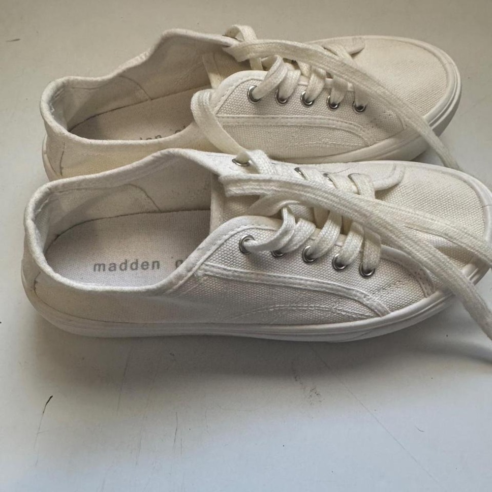 PLATFORM MADDEN GIRL SNEAKERS SIZE 7